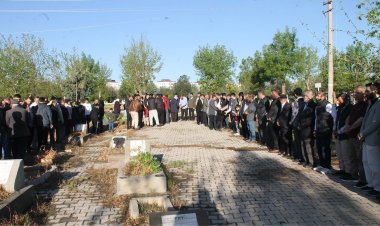 Yasin Börü ve arkadaşları mezarları başında yad edildi