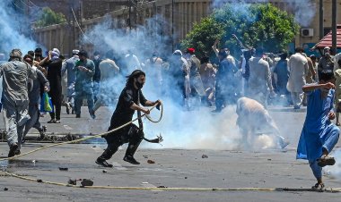 Pakistan'da İmran Han gerginliği tırmanıyor: 8 ölü, bin gözaltı