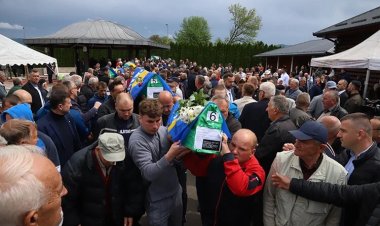 Bosna Savaşı'nda Bratunac'da öldürülen 6 kurbanın cenazesi toprağa verildi