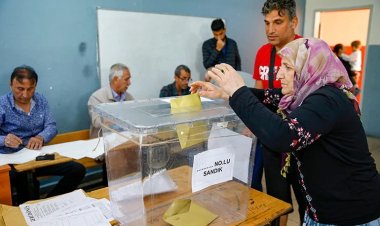 Tarihi seçimlerde milyonlar sandık başında