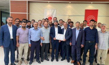 Mersin Milletvekili Faruk Dinç mazbatasını aldı