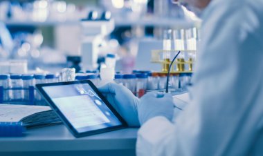 Yapay zeka ölümcül süper virüsü yenebilecek antibiyotik keşfetti