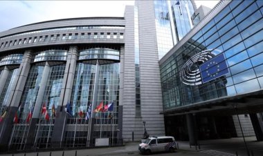 AB, Belarus'un Rusya ile taktik nükleer silah anlaşması yapmasını kınadı