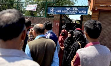 Keşmir’de hicab direnişi sonuç verdi: Okul yönetimi geri adım attı