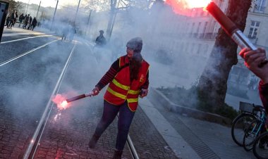 Fransa Macron yönetimine karşı yeniden sokaklarda