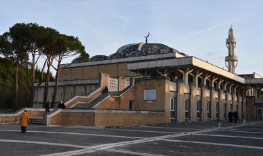 Müslüman kanaat önderleri, İtalya'da Müslümanların ibadet ettiği yerleri kısıtlamaya yönelik yasa teklifine tepki gösterdi