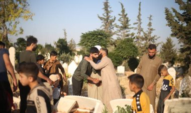 Baas rejiminin yerinden ettiği siviller, bir bayramı daha evlerinden uzakta geçiriyor