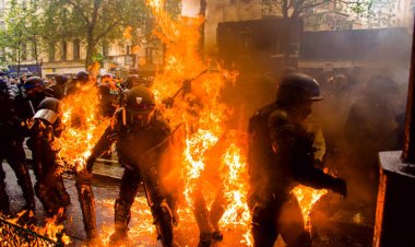 Fransa Afrika’daki kara tarihinin bedelini ödüyor