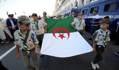 Cezayirliler, bağımsızlığın 61. yıl dönümünü kutluyor