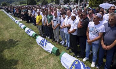 Srebrenitsa soykırımının 30 kurbanı daha toprağa verildi