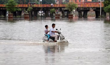 Hindistan'da aşırı yağışlar nedeniyle ölenlerin sayısı 100'ü aştı