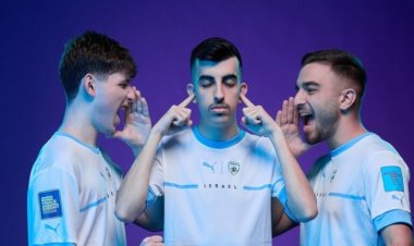 Siyonistlerin marşı çalınıyor ve Suudi Arabistan'da işgal bayrağı çekiliyor