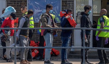 İngiltere hükümetinin 'tartışmalı göçmen planı' yasalaşıyor