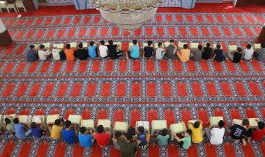 Camiler çocukların Kuran sesi ile şenleniyor