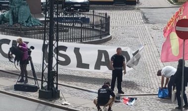 Yine polis korumasında Kur'an-ı Kerim'i yaktılar