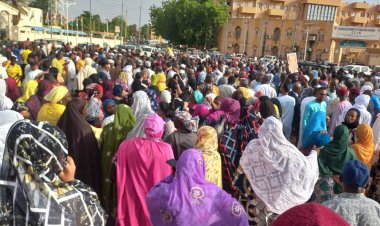 Nijer'de halk darbeye karşı sokağa indi