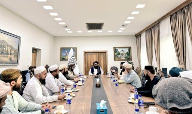 Muttaqi, İngiltere'den gelen akademisyen ve alimlerle görüştü