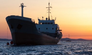 Kızıldeniz'de tehlike arz eden Safer tankerindeki petrolün üçte biri tahliye edildi