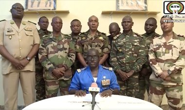 Nijer'de cunta, askeri müdahaleye karşı hava sahasını kapattı