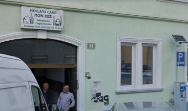 Avusturya'da camiye alçak saldırı! Girişe kesik domuz kafası bıraktılar