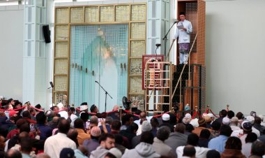 Malezya Başbakanı Enver İbrahim New York'taki camide Cuma hutbesi verdi