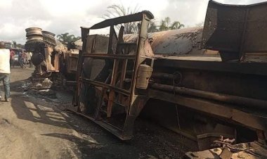 Nijerya'da akaryakıt tankeri patladı: 20 ölü