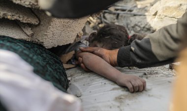 Soykırım yapan İsrail aynı aileden 7 Filistinliyi daha katletti