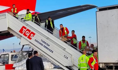 Gazze'ye gönderilmek üzere Türkiye'den ilaç ve tıbbi malzeme taşıyan uçak Mısır'a ulaştı