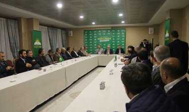 Yapıcıoğlu Van'da STK temsilcisi, kanaat önderi ve akademisyenlerle buluştu