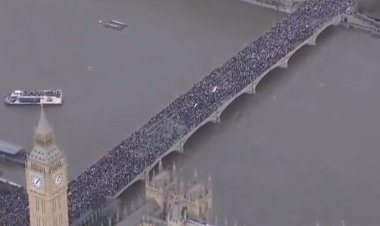 Londra'da on binlerce kişi Filistin'e destek için üçüncü kez sokaklara indi