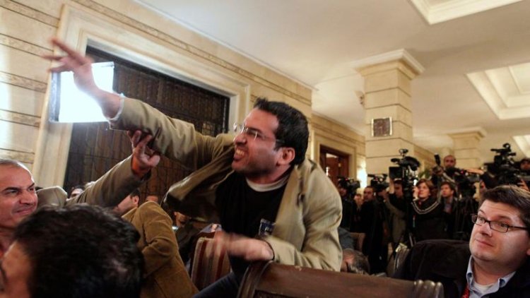 Bush'a ayakkabı fırlatan Iraklı gazeteci, aynı eylemi Biden'a yapana hediye vereceğini yazdı