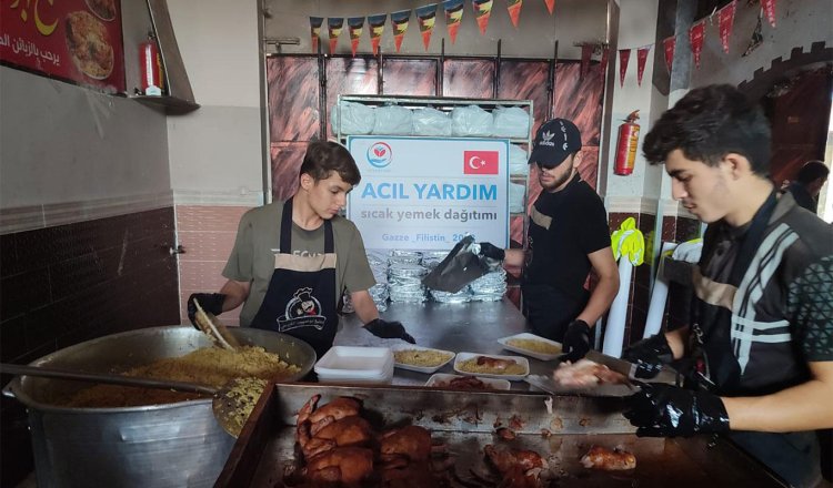 Yetimler Vakfı bombardıman altındaki Gazze'ye yardımlarını sürdürüyor
