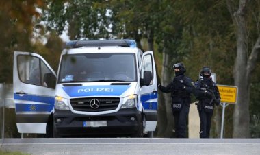 Almanya'da darbe planlamakla suçlanan "İmparatorluk Vatandaşları"na yönelik 8 eyalette baskın yapıldı