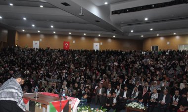 “Örnek Şahsiyetlerle Kudüs Davamız” konferansı düzenlendi