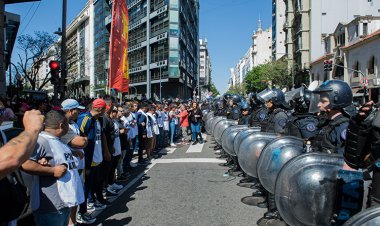 Arjantin'de yeni seçilen Siyonist İsrail yanlısı Devlet Başkanı Milei'nin hükümeti, ilk kez protesto edildi