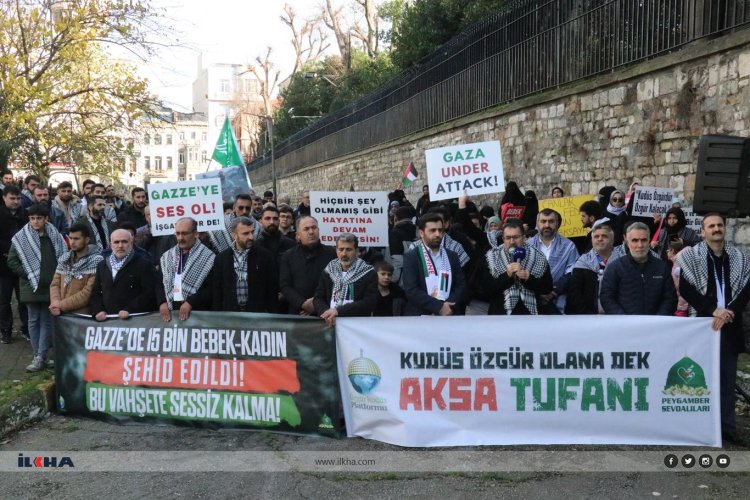 Gazze'deki katliam İngiltere konsolosluğu önünde protesto edildi