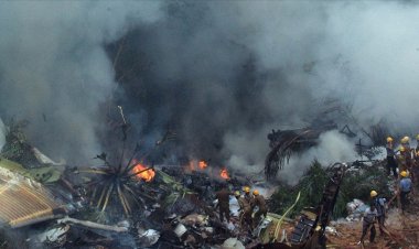 Afganistan'ın kuzeydoğusunda yolcu uçağı düştü