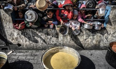 Gazze'nin çeşitli bölgelerinden yüz binlerce insanın sığındığı Refah kentinde "ciddi gıda krizi" yaşanıyor