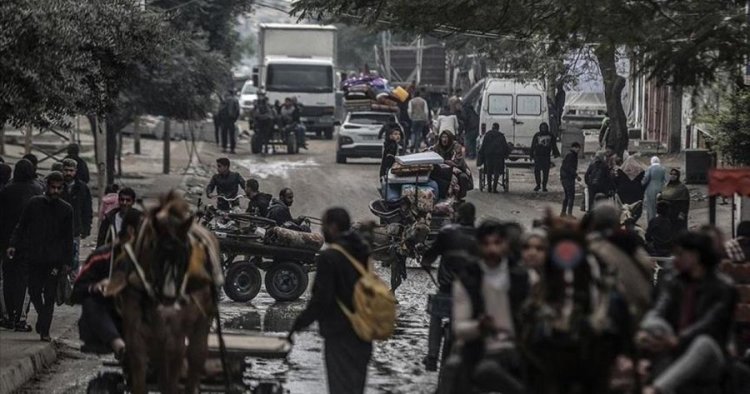 Fransız gazeteci, İşgalci İsrail'in Gazzelileri göç ettirmek istemesini Nazilerle kıyasladı