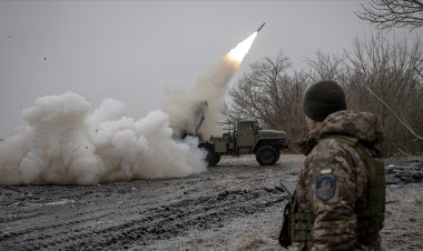 Ukrayna, Rusya'ya ait büyük çıkarma gemisinin imha edildiğini iddia etti