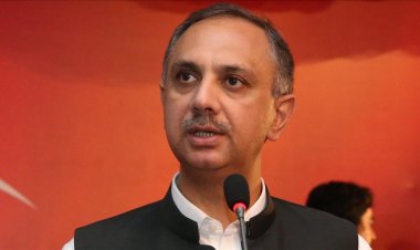 Pakistan'da İmran Han'ın başbakan adayı Ömer Eyüp Han oldu