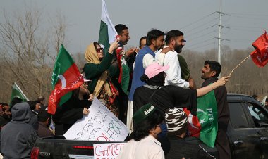Pakistan'da İmran Han'ın partisi, ülke genelinde seçim sonuçlarını protesto ediyor