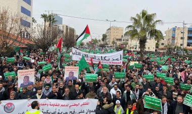 Amman'da halk ABD elçiliğine doğru yürüdü