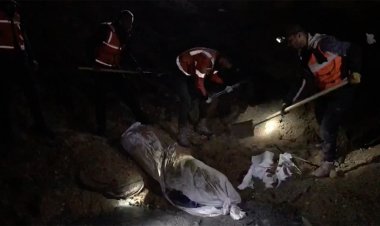 Terör rejimi, katlettiği yüzlerce Filistinlinin toplu defnedildiği mezarlığı bombaladı