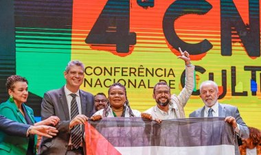 Brezilya Devlet Başkanı Lula da Silva, katıldığı bir etkinlikte Filistin bayrağı açtı