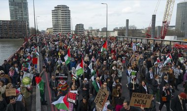 Londra'da on binlerce kişi, "Gazze'de ateşkes" çağrısıyla sokaklara indi