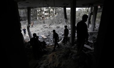 İşgalci İsrail'in Gazze'de bir evi bombalaması sonucu 27 Filistinli şehid oldu