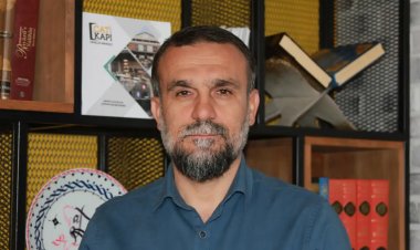 Araştırmacı Yazar Konuk: Dünya bir doğuma gebe!