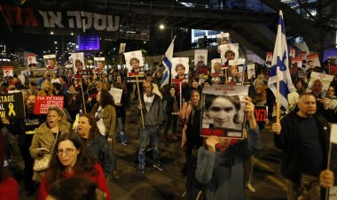 Tel Aviv’de binlerce protestocu katil Netanyahu'ya istifa ve erken seçim çağrısı yaptı