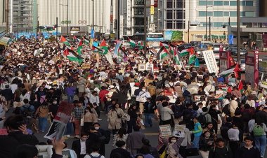 Tokyo'nun ana ulaşım merkezlerinden Şincuku'da "İşgalci İsrail'in Gazze saldırıları" protesto edildi